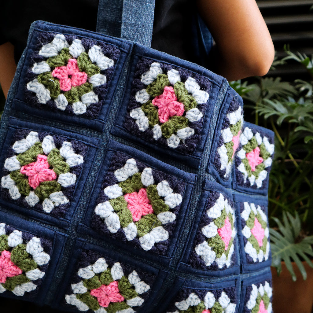 NAVY LINEN HANDBAG W/ HAND-CROCHET SQUARES