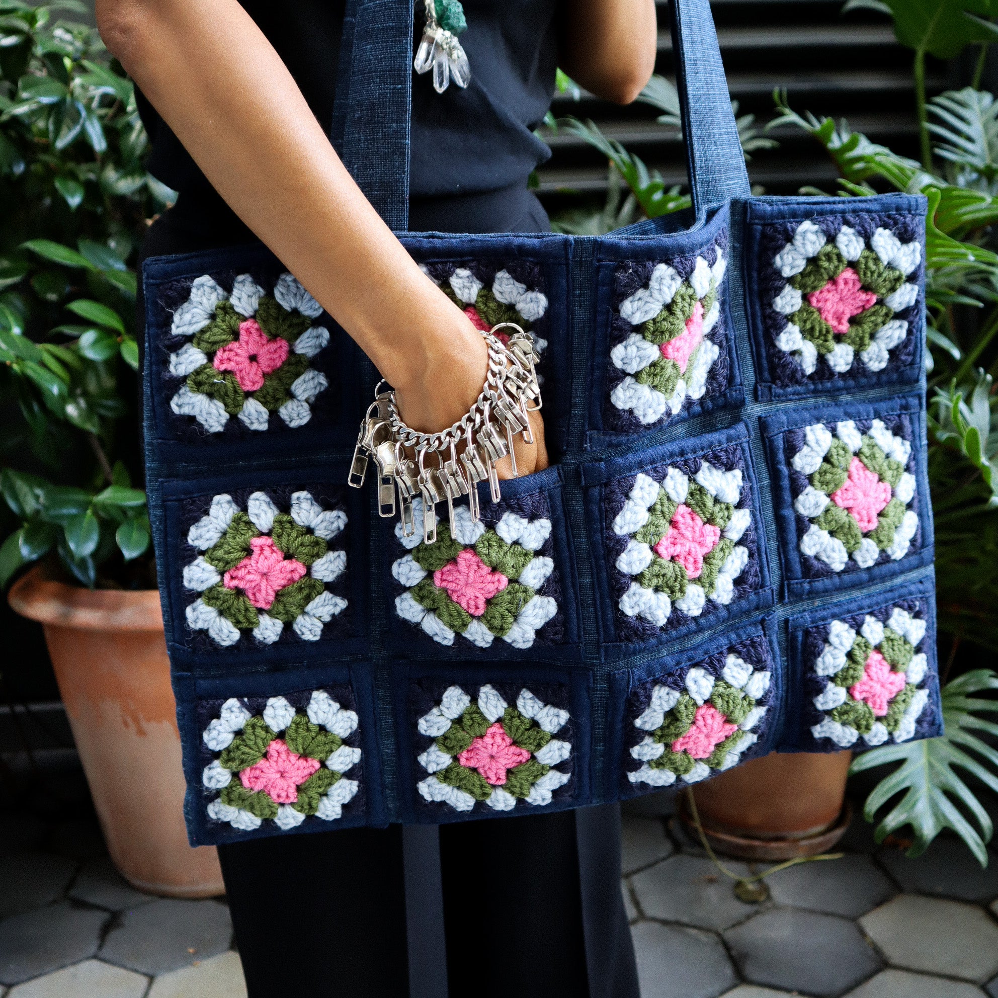 NAVY LINEN HANDBAG W/ HAND-CROCHET SQUARES