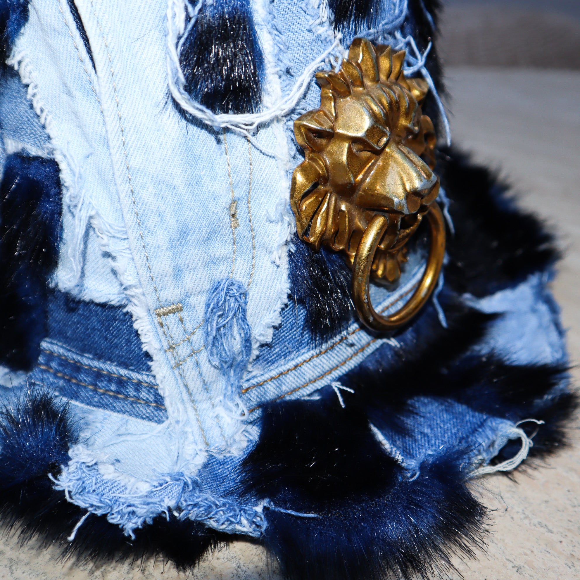 DENIM TOP HAT W/ LION DOOR KNOCKER